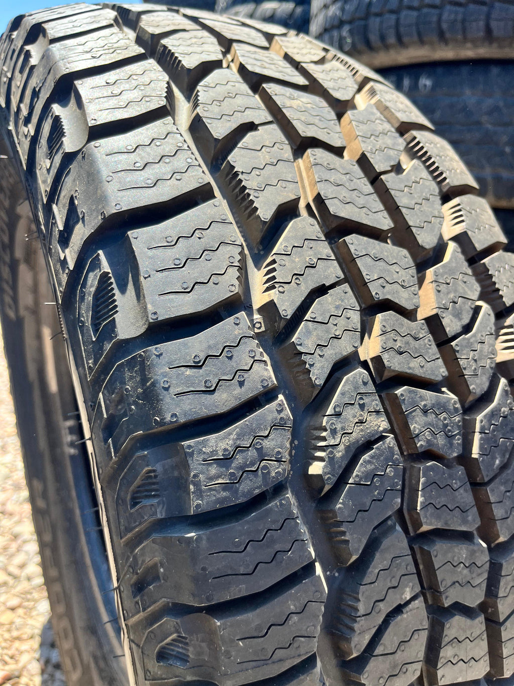 265/70R16 Single (1 Used Tire) Cooper Discoverer