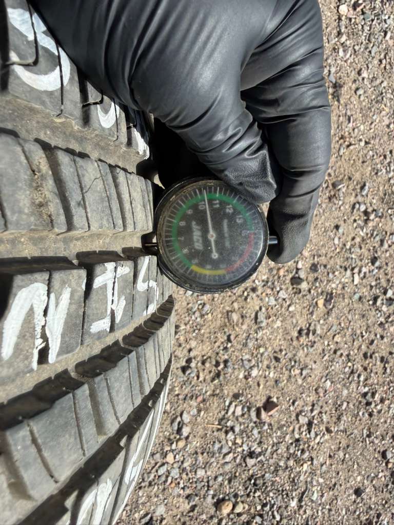 215/60R15 Single (1 Used Tire) Kenda Kenetic Touring