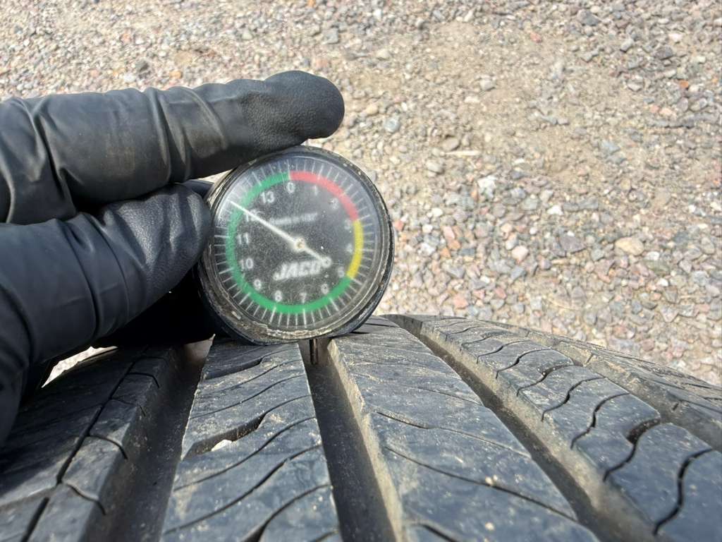 215/60R17 Single (1 Used Tire) Blackhawk Street H HH11