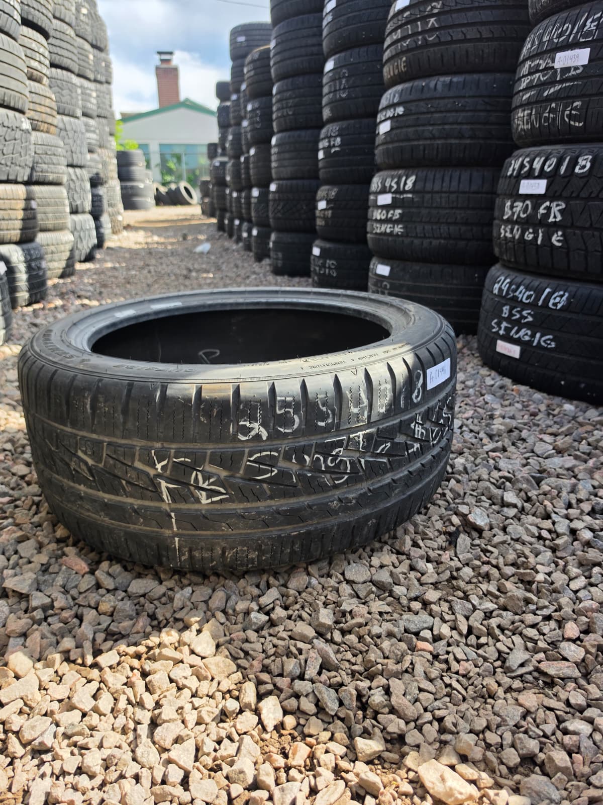 255/40R18 Single (1 Used Tire) Sumitomo HTR P02