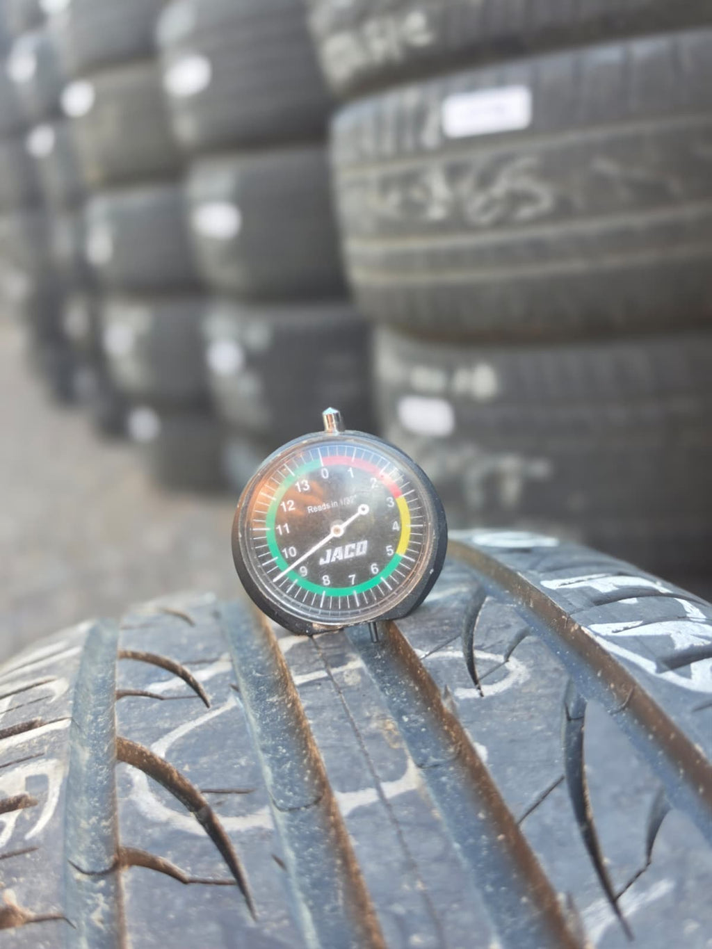 215/40R18 Single (1 Used Tire) LionHart LH-503