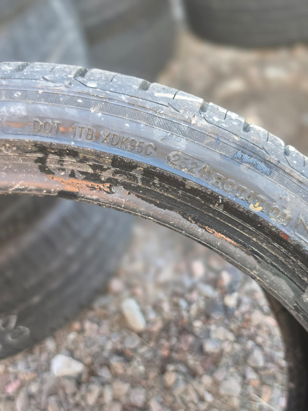 215/40R18 Single (1 Used Tire) LionHart LH-503