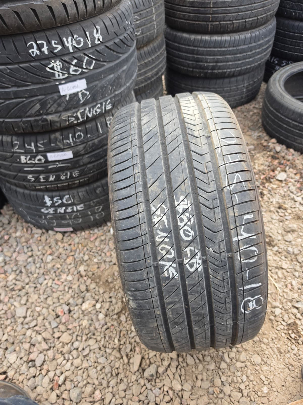 275/40ZR18 Single (1 Used Tire) Kumho Majesty 9