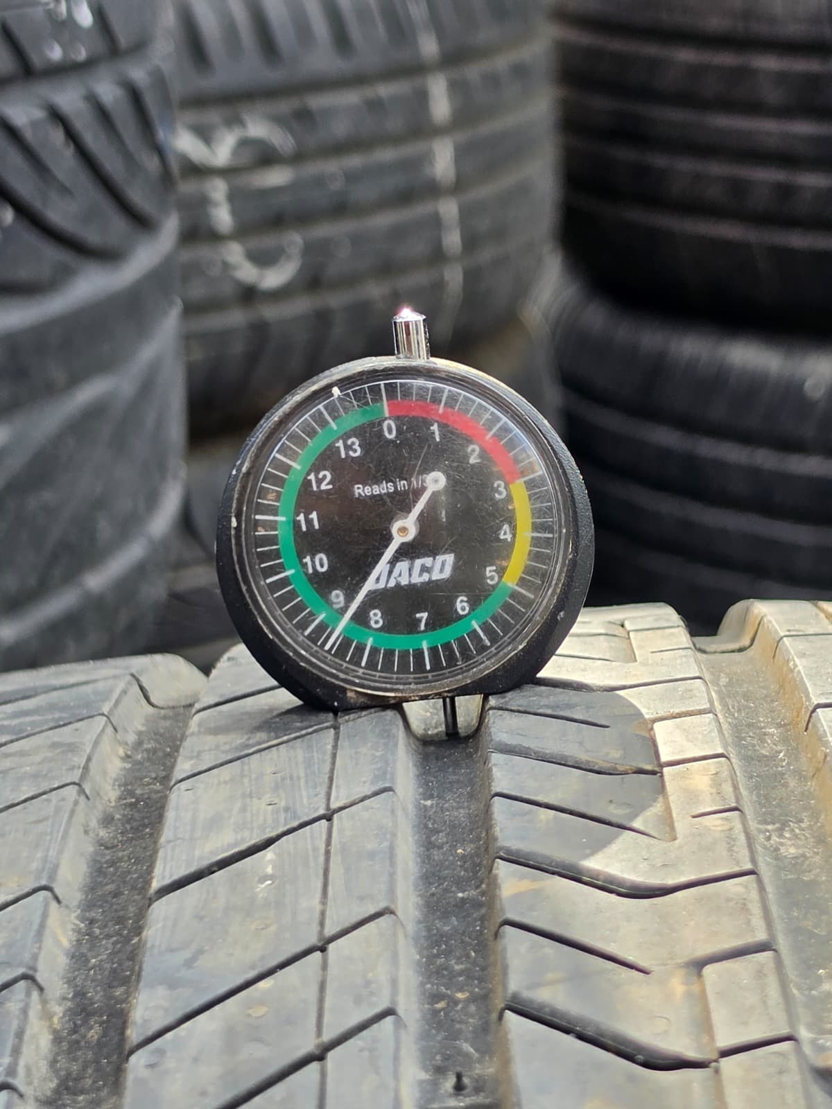 275/40ZR18 Single (1 Used Tire) Kumho Majesty 9