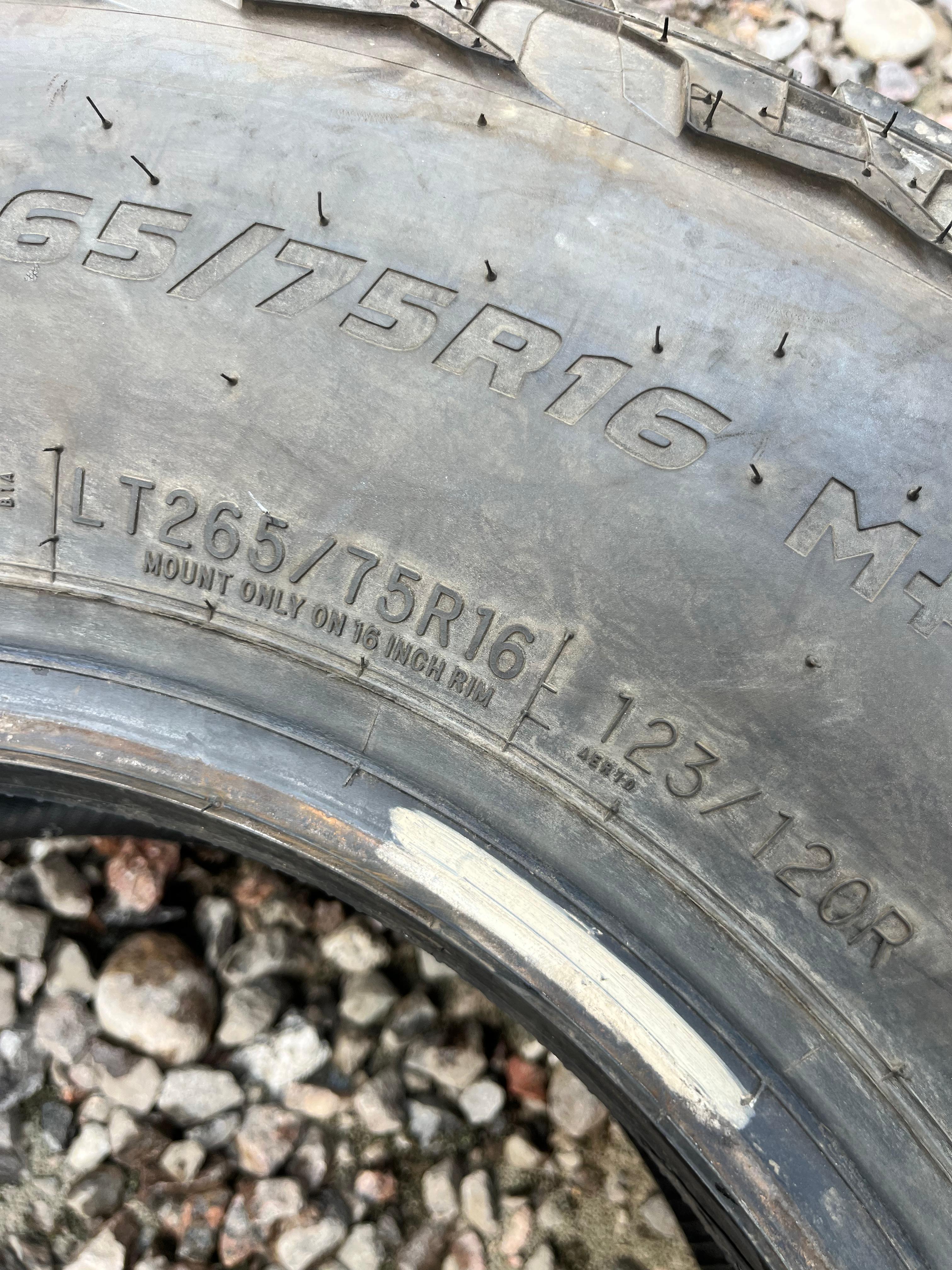 LT265/75R16 Single (1 Used Tire) Dean Tires Back Country