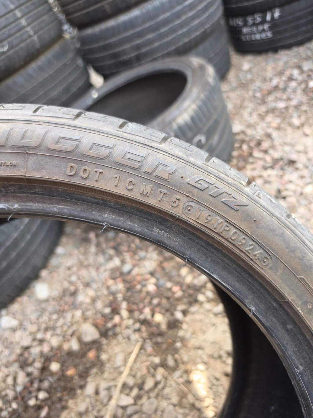 255/35ZR18 Single (1 Used Tire) Road Hugger GTZ