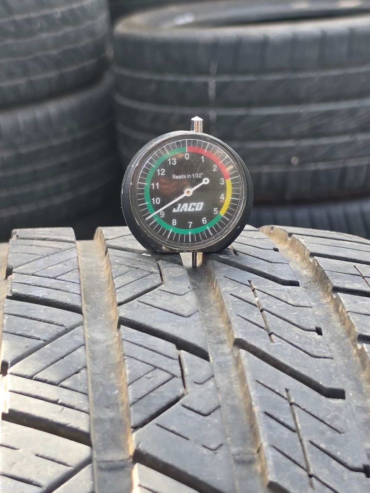 255/35ZR18 Single (1 Used Tire) Road Hugger GTZ