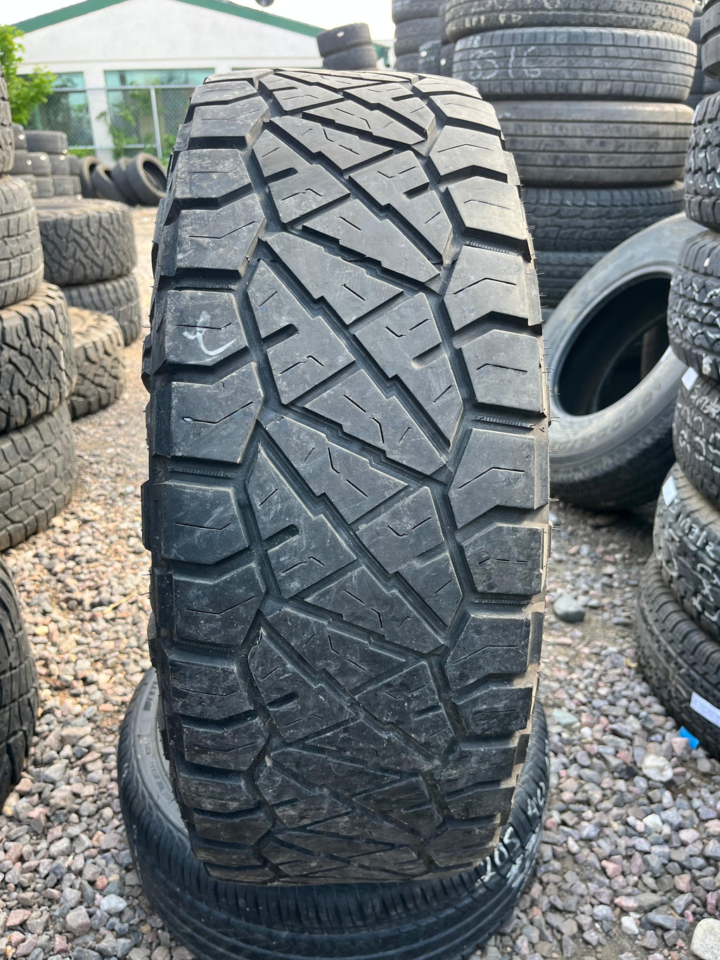 285/75R16 Single (1 Used Tire) Nitto Ridge Grappler