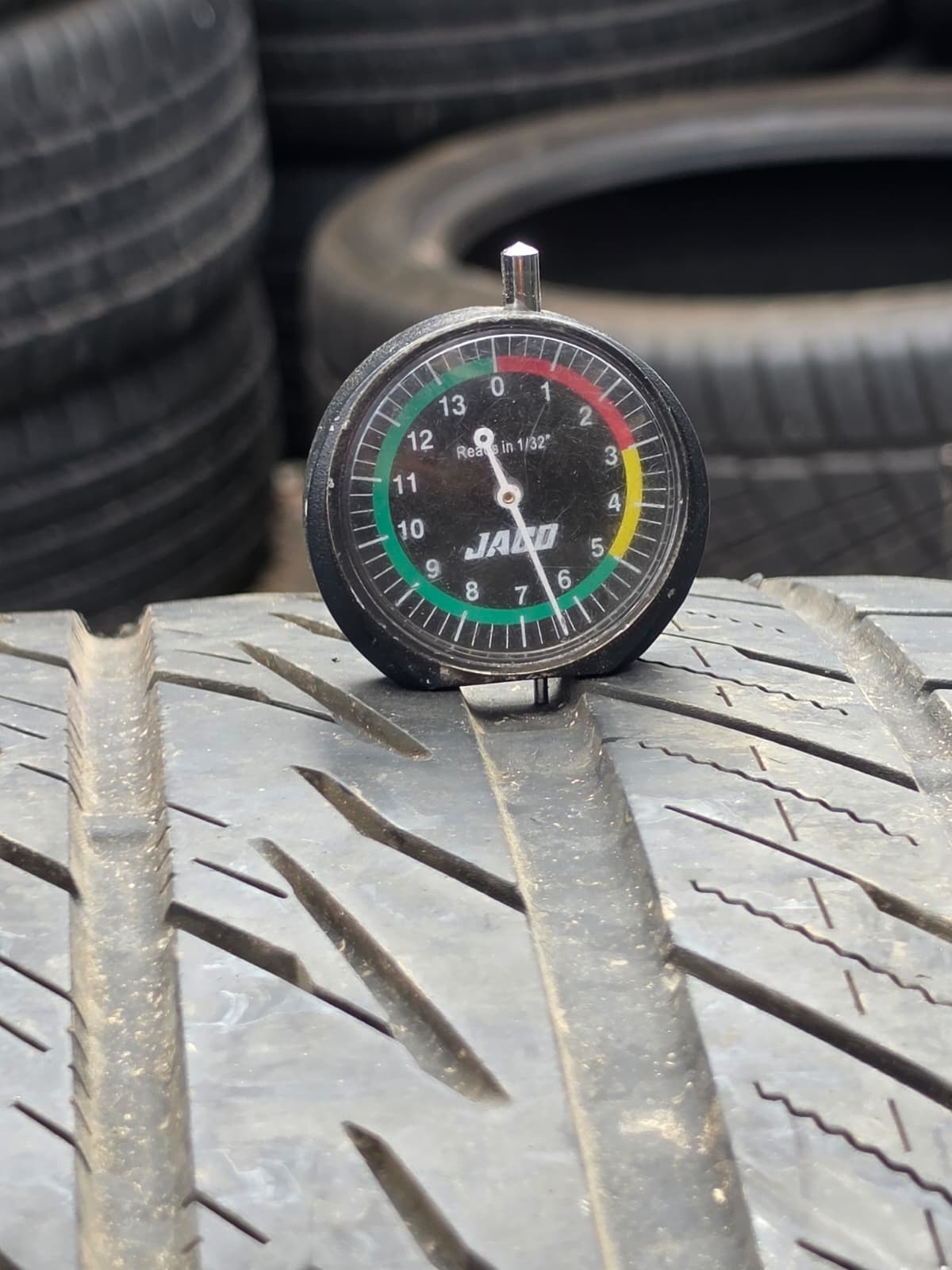 275/35ZR18 Single (1 Used Tire) Nitto Motivo