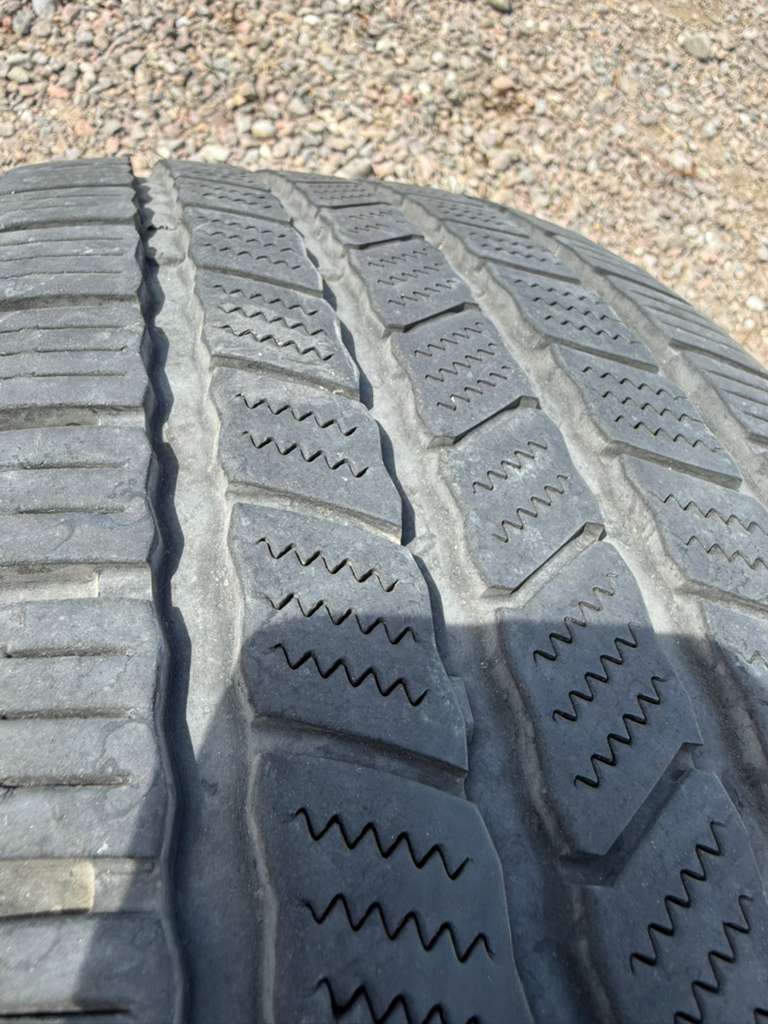 255/55R20 Single (1 Used Tire) Vredstein Pinza
