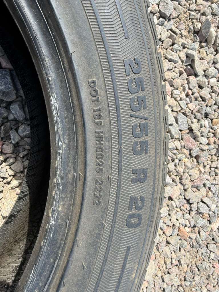 255/55R20 Single (1 Used Tire) Vredstein Pinza