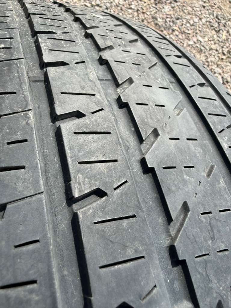 275/55R20 Single (1 Used Tire) Bridgestone Dueler Alena’s