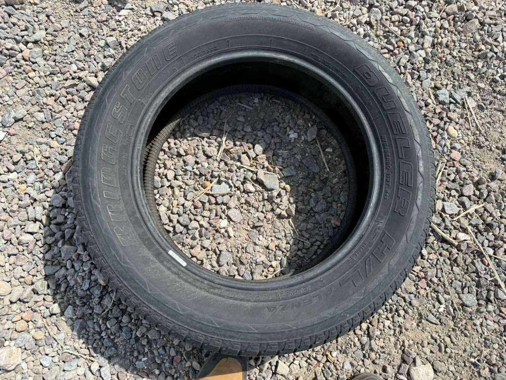 275/55R20 Single (1 Used Tire) Bridgestone Dueler Alena’s