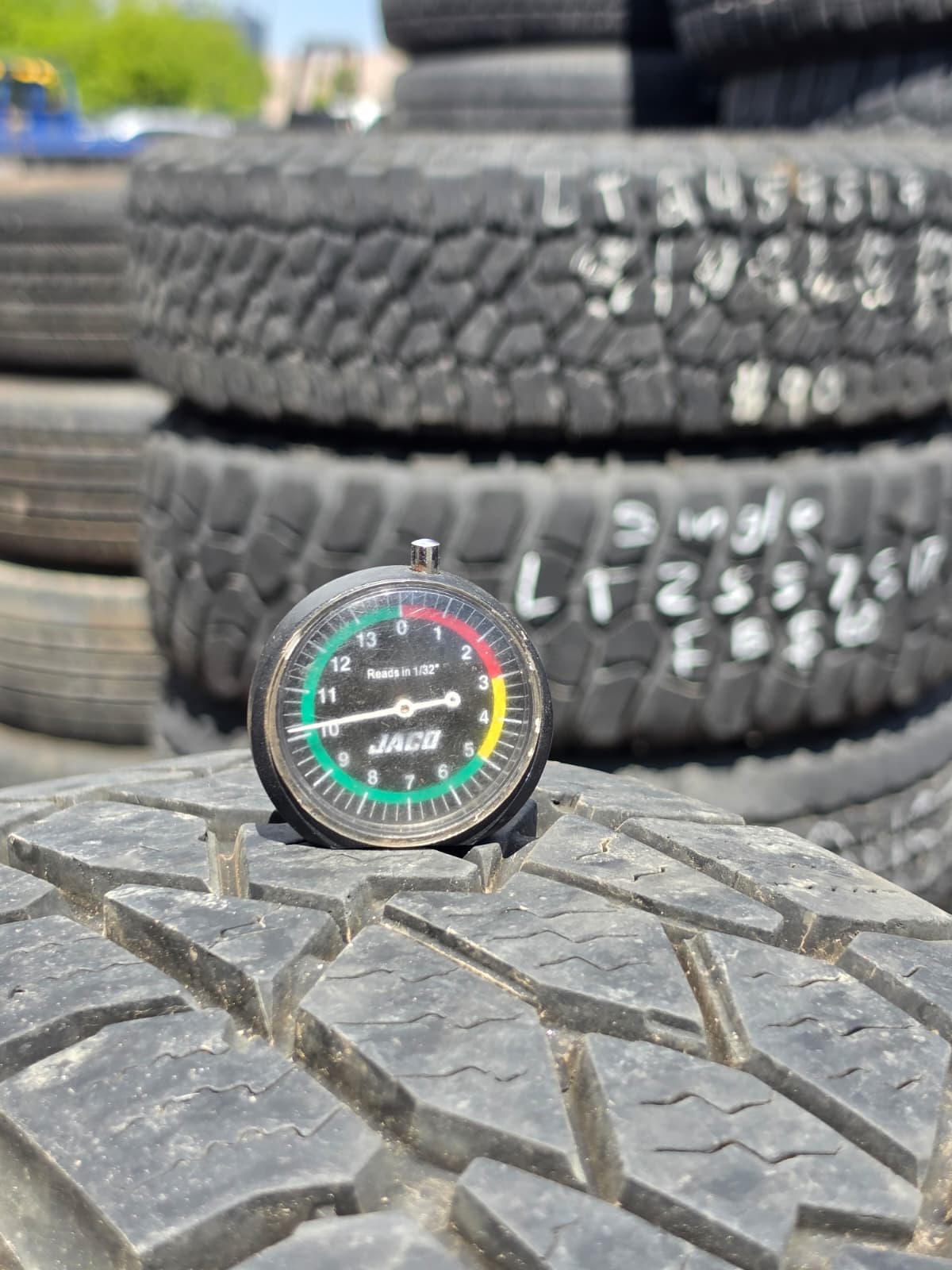 LT235/80/R17 Single (1 Used Tire) Dean Tires Back Country AT2