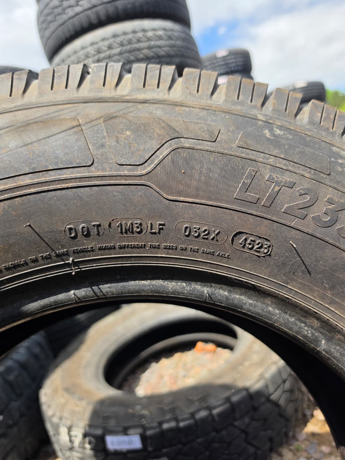 LT235/80R17 Single (1 Used Tire) Michelin Agilis Cross Climate