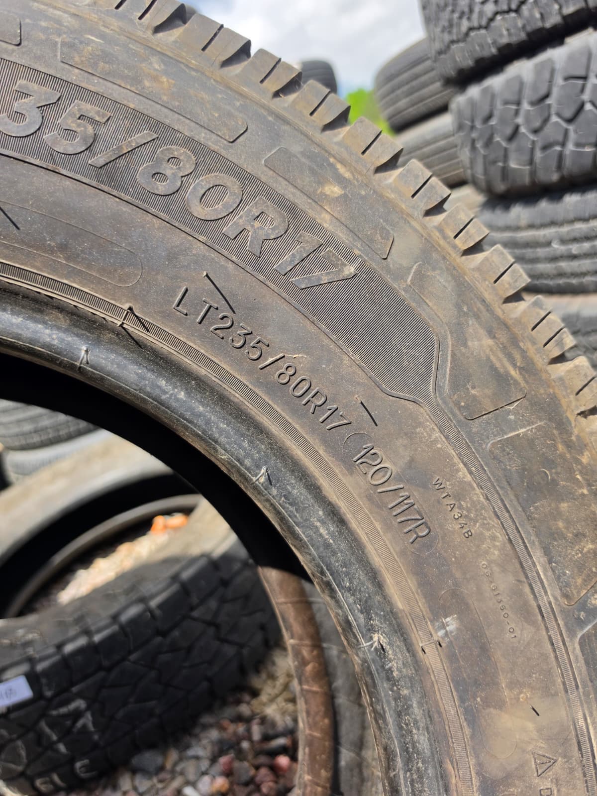 LT235/80R17 Single (1 Used Tire) Michelin Agilis Cross Climate