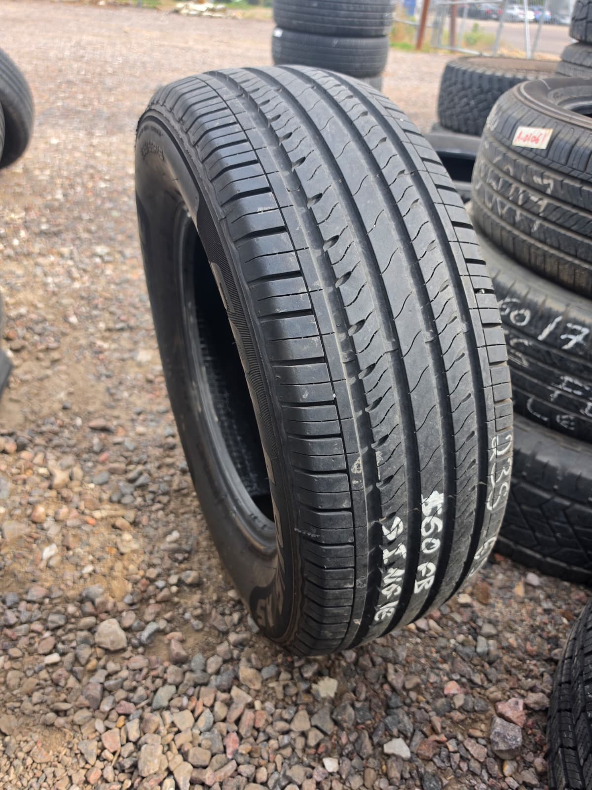 235/65R17 Single (1 Used Tire) StarFire Solaris AS