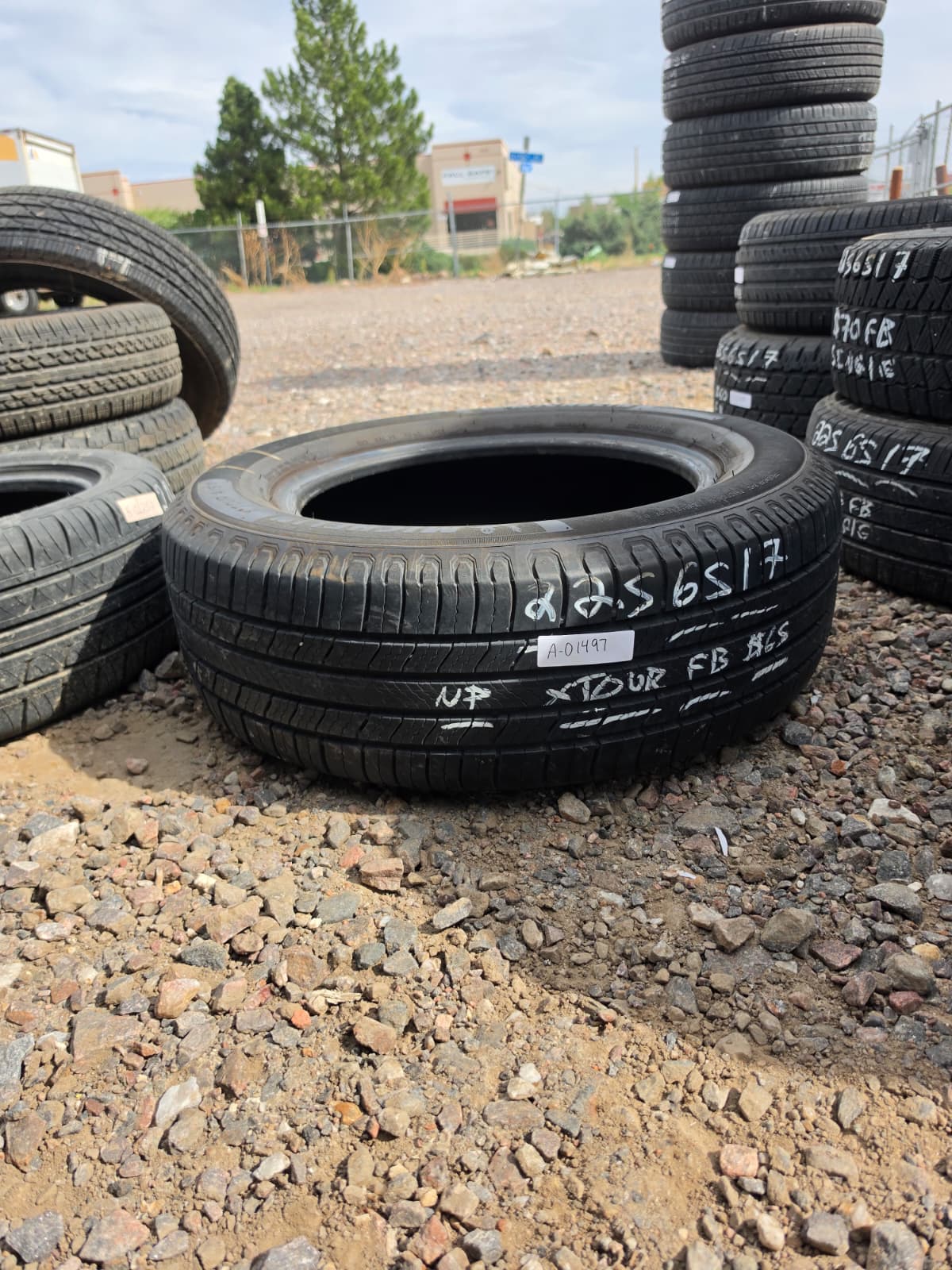 225/65R17 Single (1 Used Tire) Michelin X Tour AS2