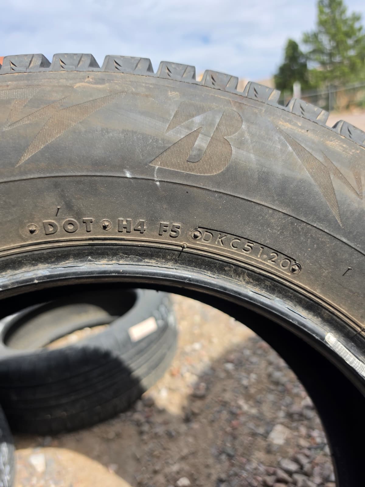 225/65R17 Single (1 Used Tire) Bridgestone Blizzak