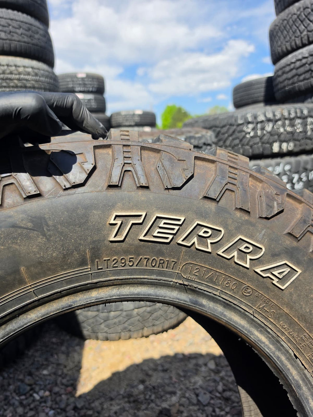 LT295/70R17 Single (1 Used Tire) Hercules Terra Trac