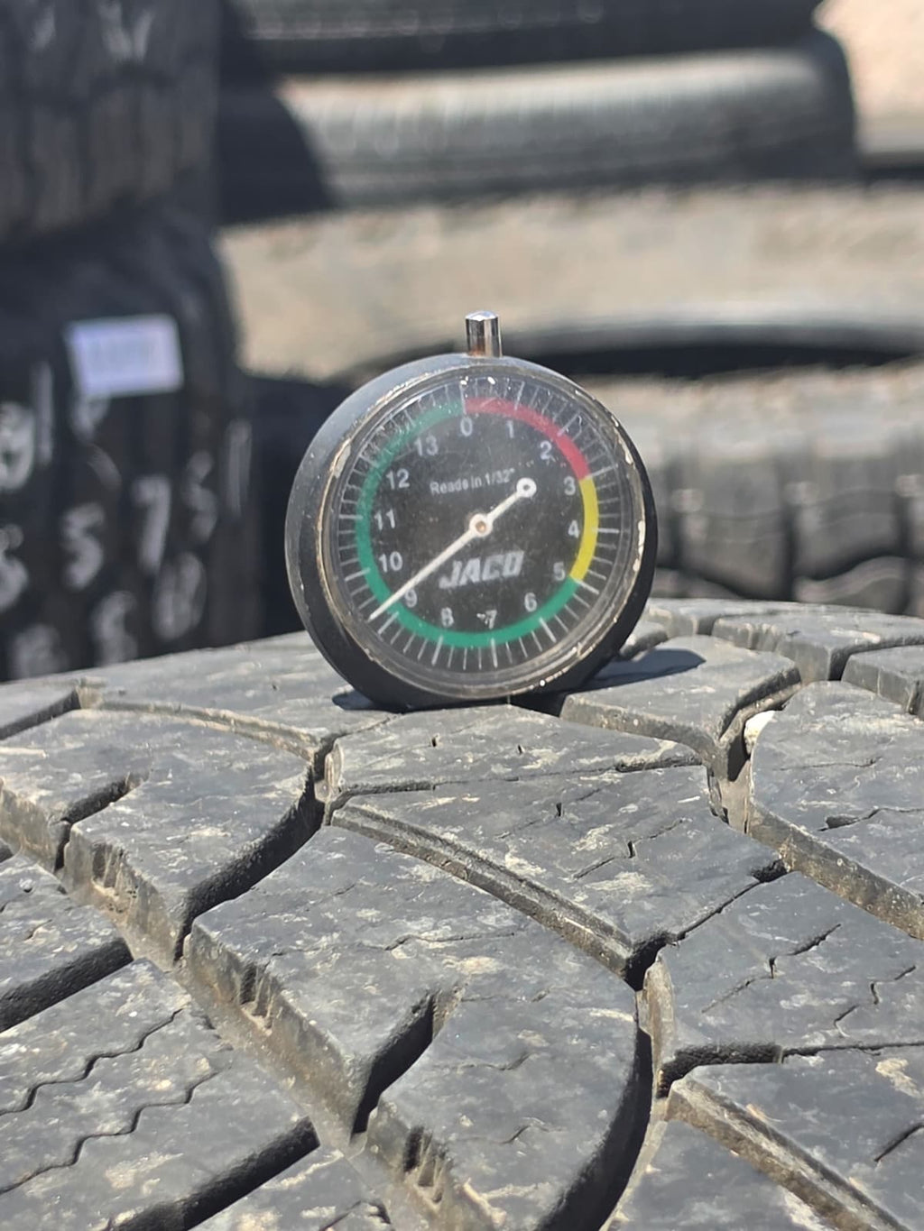 LT285/70R17 Single (1 Used Tire) Cooper Discoverer ATP