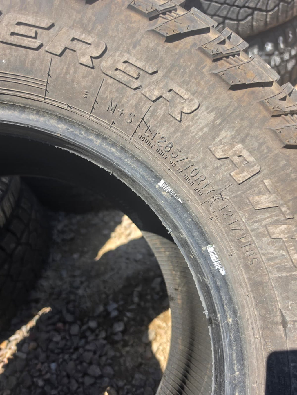 LT285/70R17 Single (1 Used Tire) Cooper Discoverer ATP