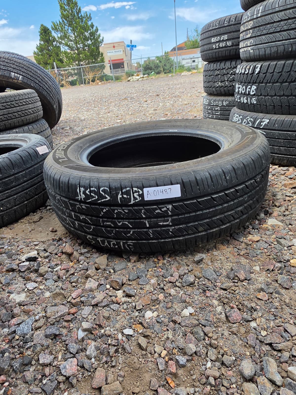 215/65R17 Single (1 Used Tire) Laufenn G Fit AS
