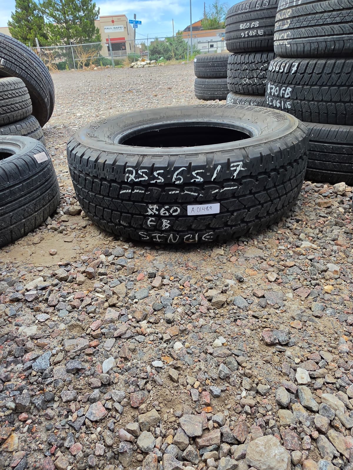255/65R17 Single (1 Used Tire) Bridgestone Dueler AT