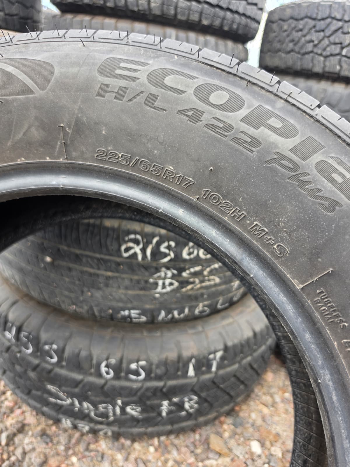 225/65R17 Single (1 Used Tire) Bridgestone Ecopia HL
