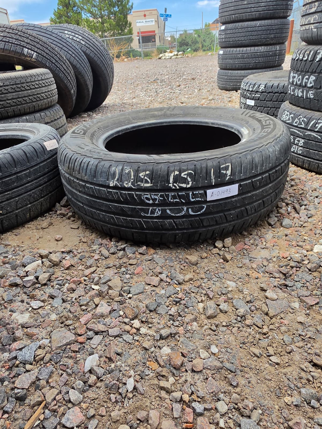 225/65R17 Single (1 Used Tire) Mastercraft Stratus
