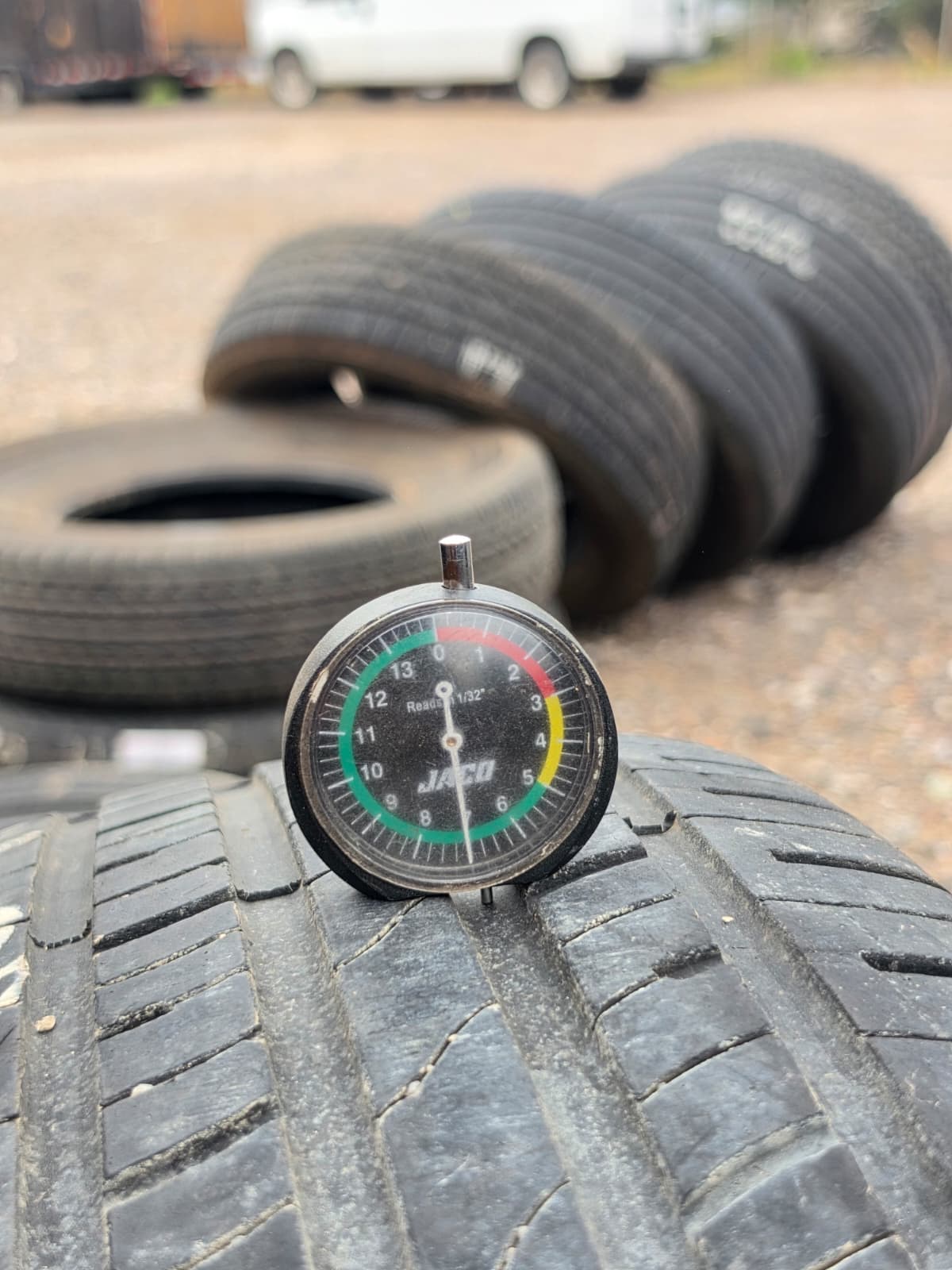 225/65R17 Single (1 Used Tire) Mastercraft Stratus