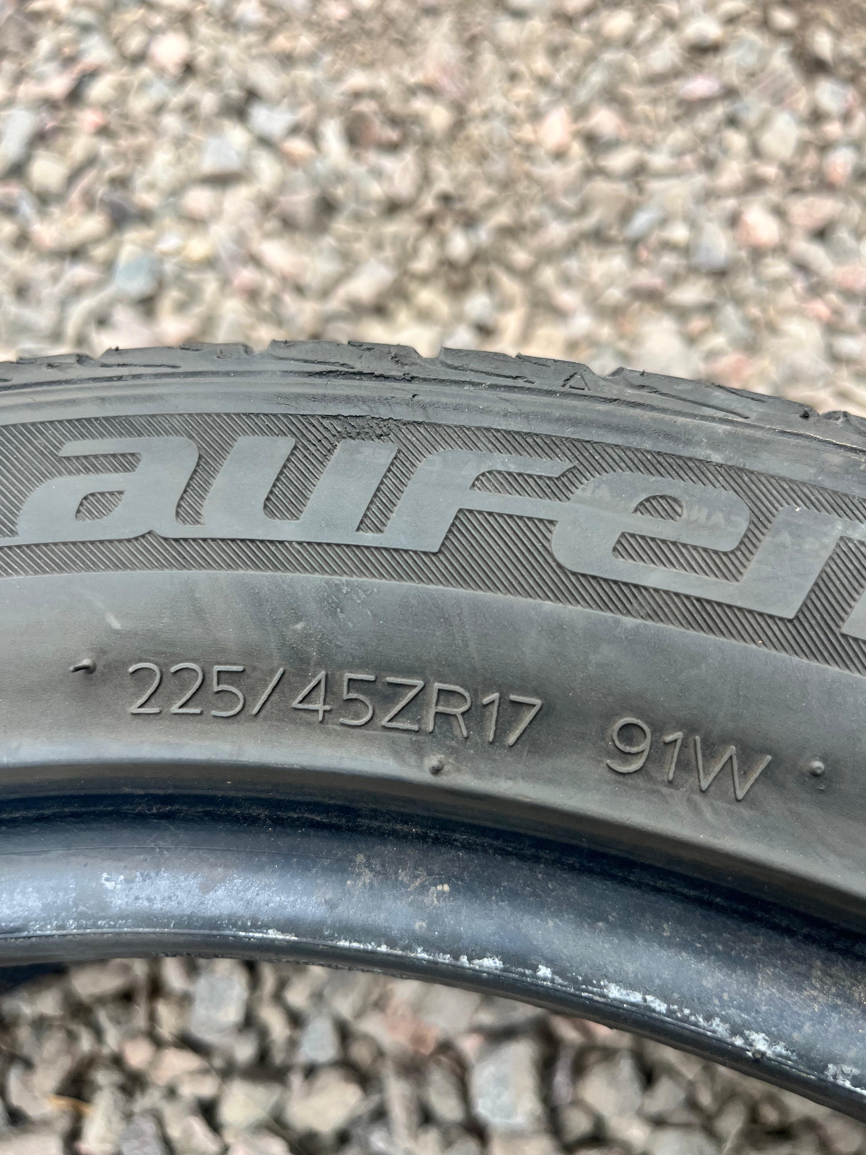 225/45ZR17 Single (1 Used Tire) Laufenn S FIT