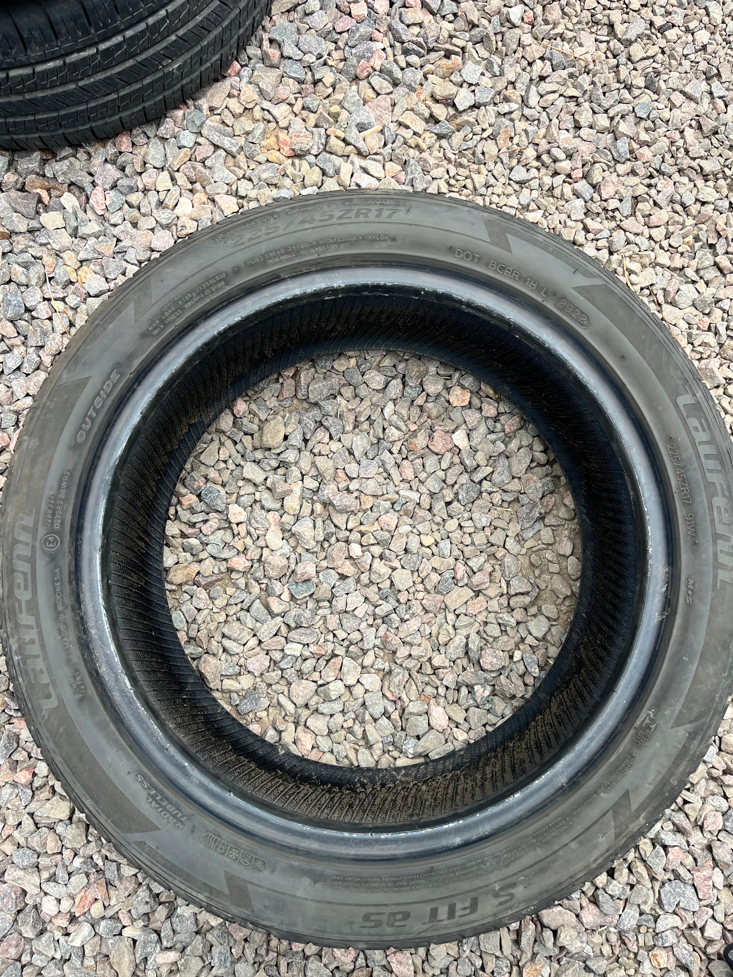 225/45ZR17 Single (1 Used Tire) Laufenn S FIT