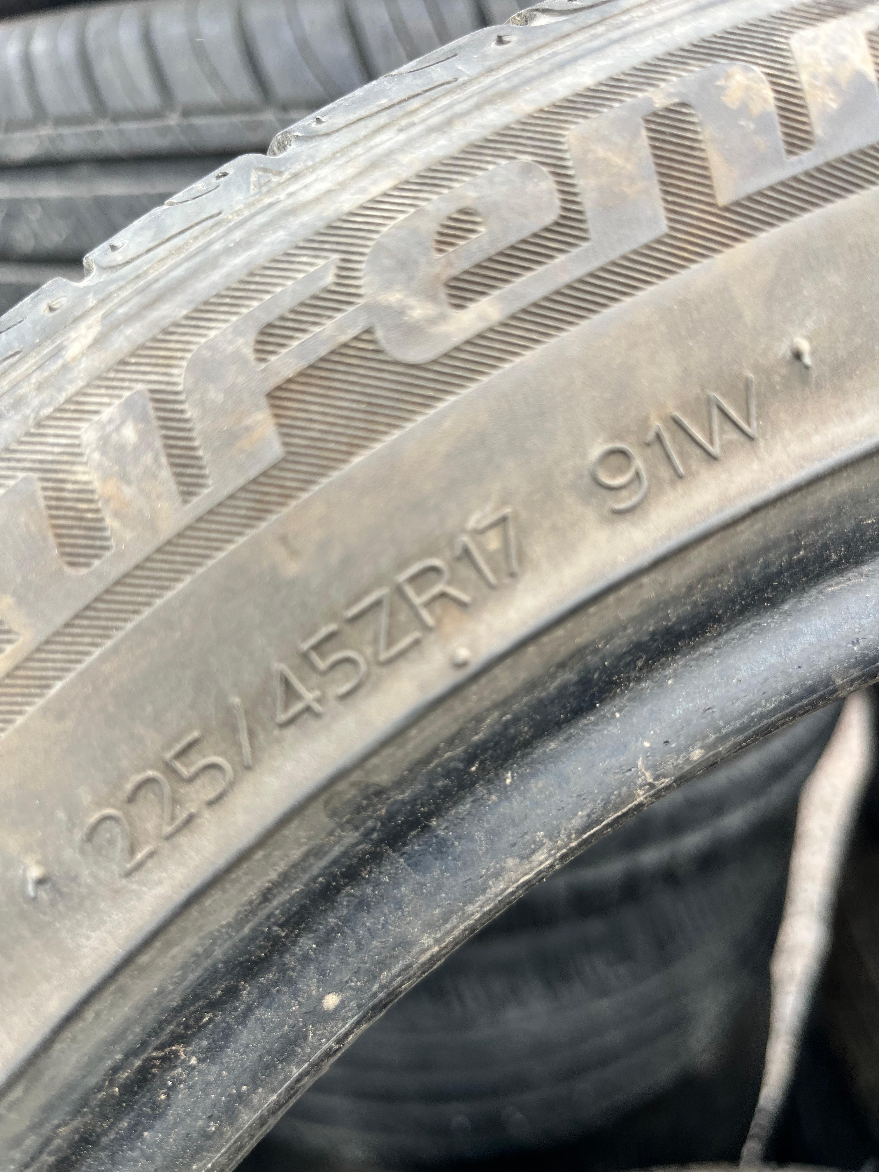225/45ZR17 Single (1 Used Tire) Laufenn S FIT
