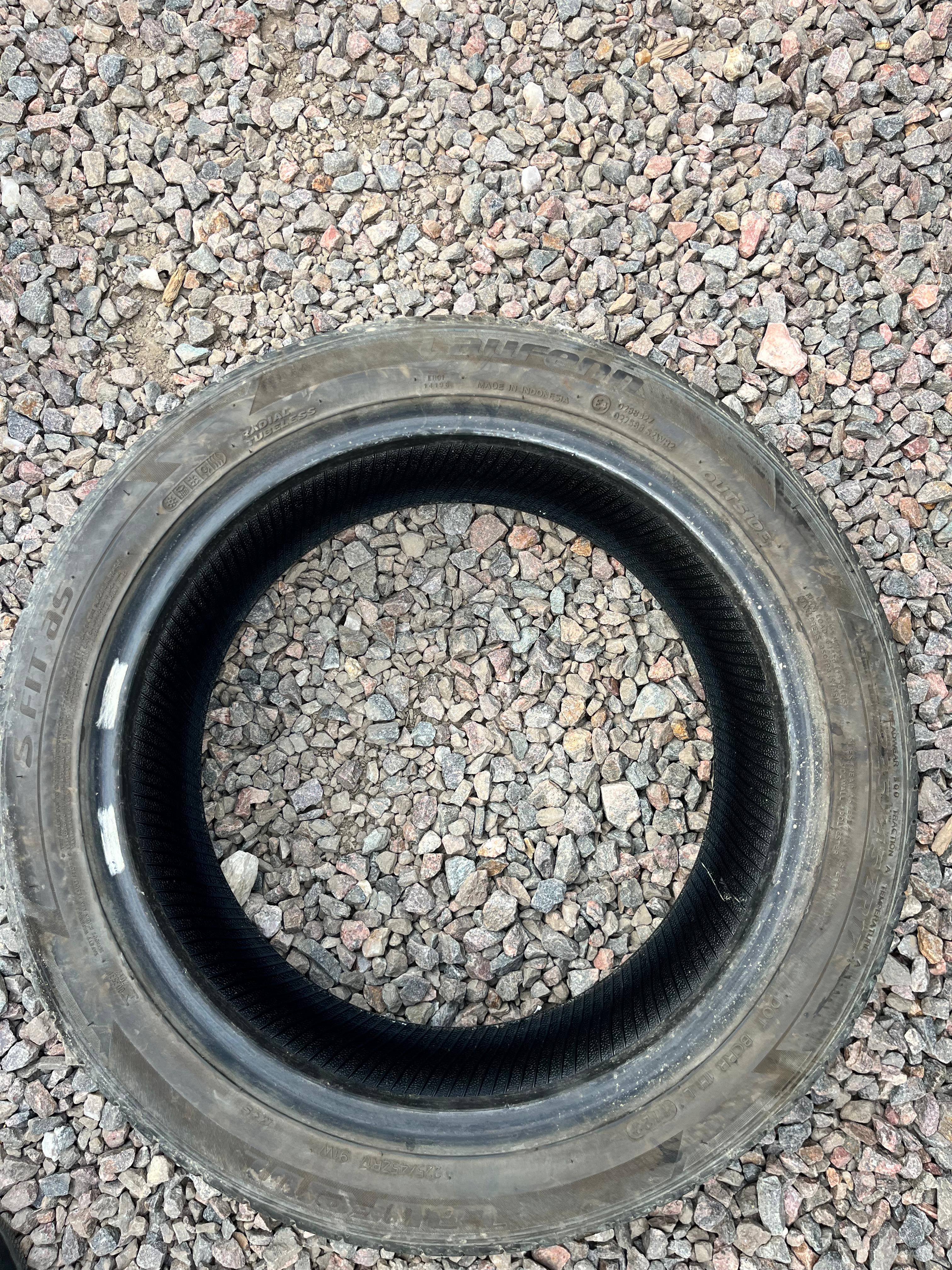225/45ZR17 Single (1 Used Tire) Laufenn S FIT