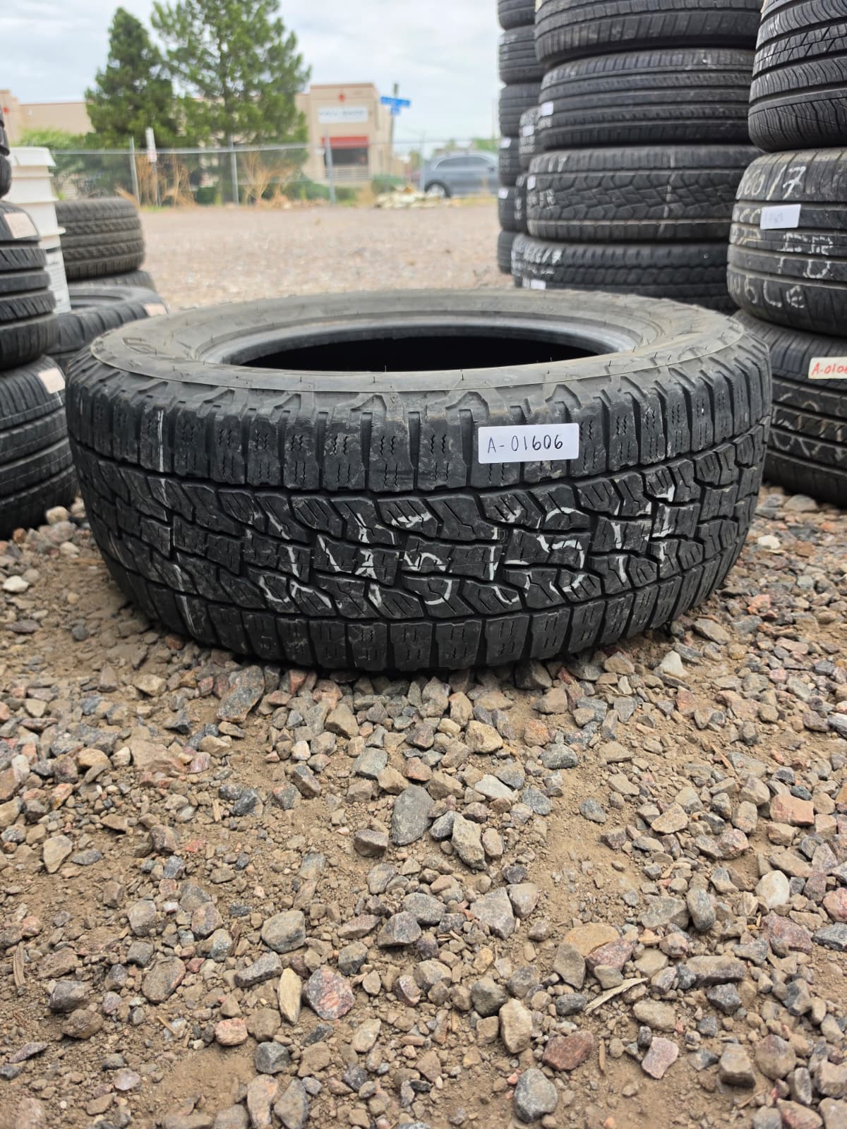 235/60R17 Single (1 Used Tire) Falken Wild Peak