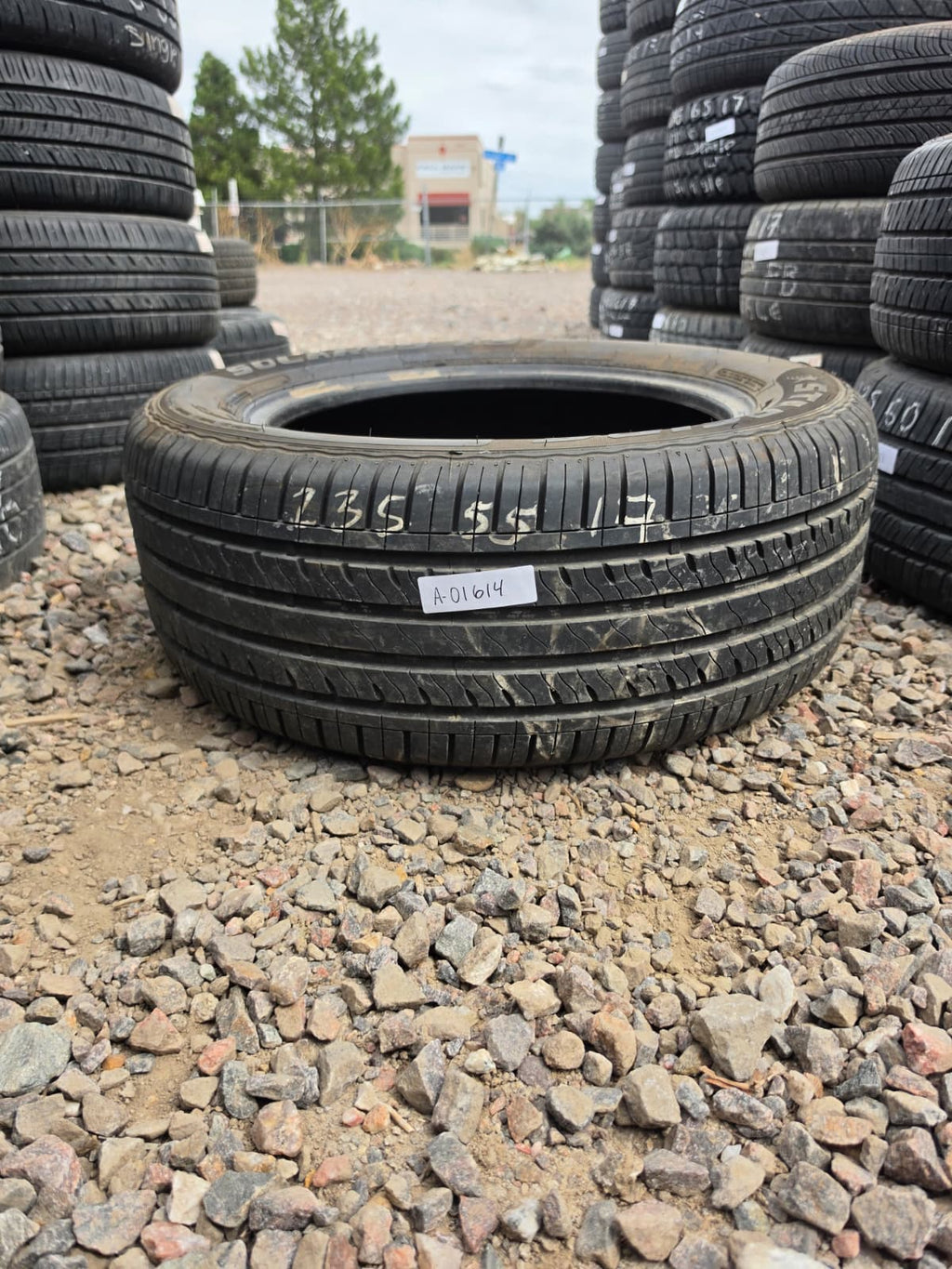 235/55R17 Single (1 Used Tire) StarFire Solarus
