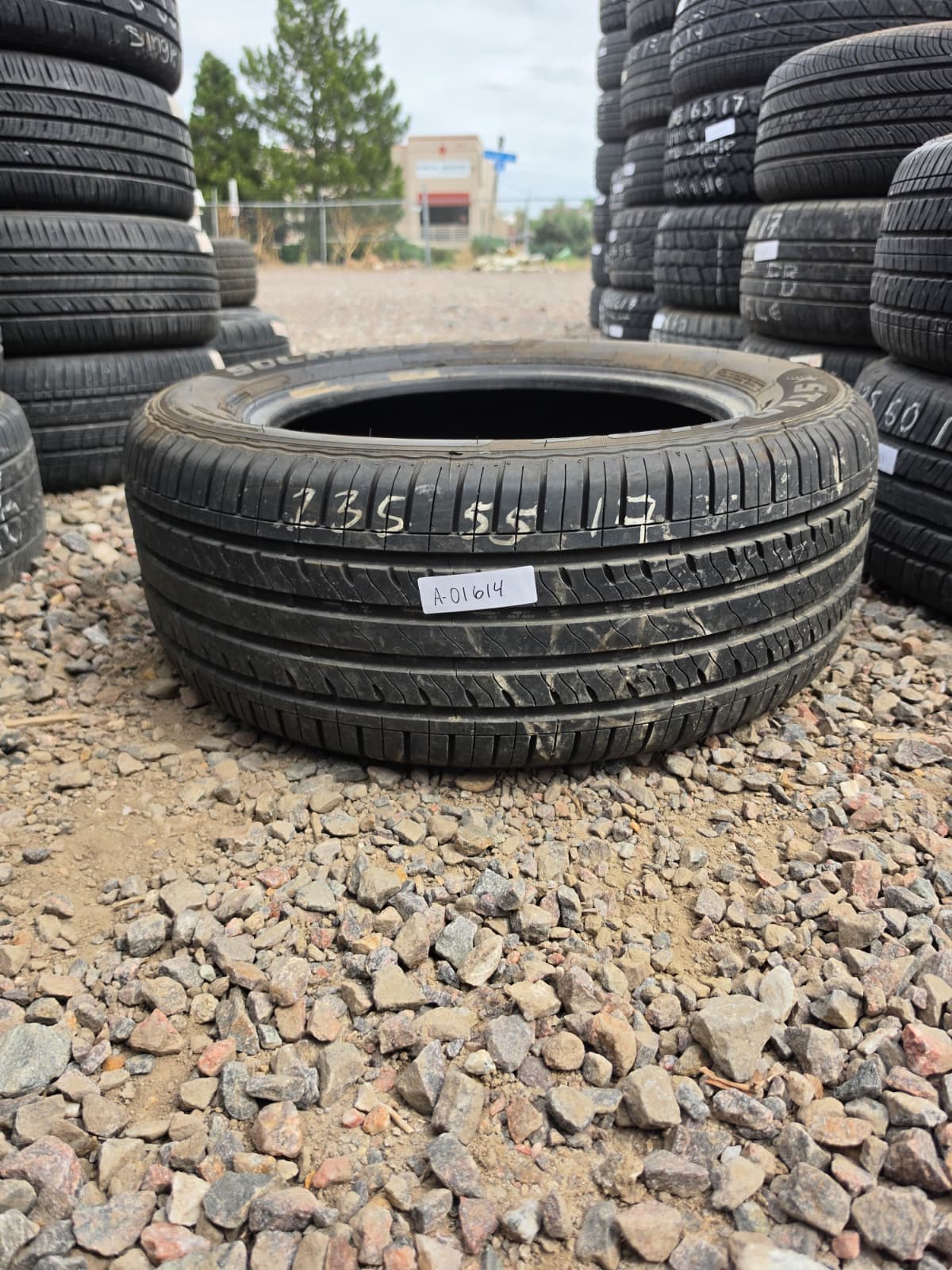 235/55R17 Single (1 Used Tire) StarFire Solarus