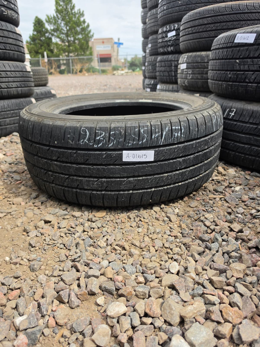 235/55R17 Single (1 Used Tire) Mazama Solarus