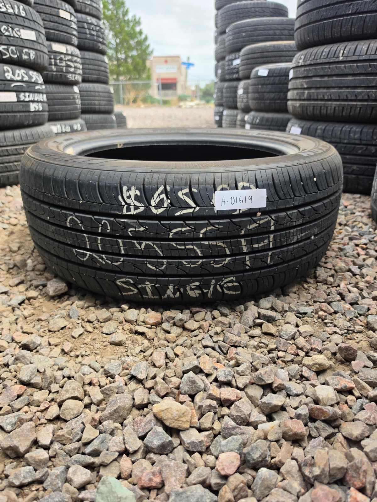 205/55R17 Single (1 Used Tire) Nexen Npriz AH8
