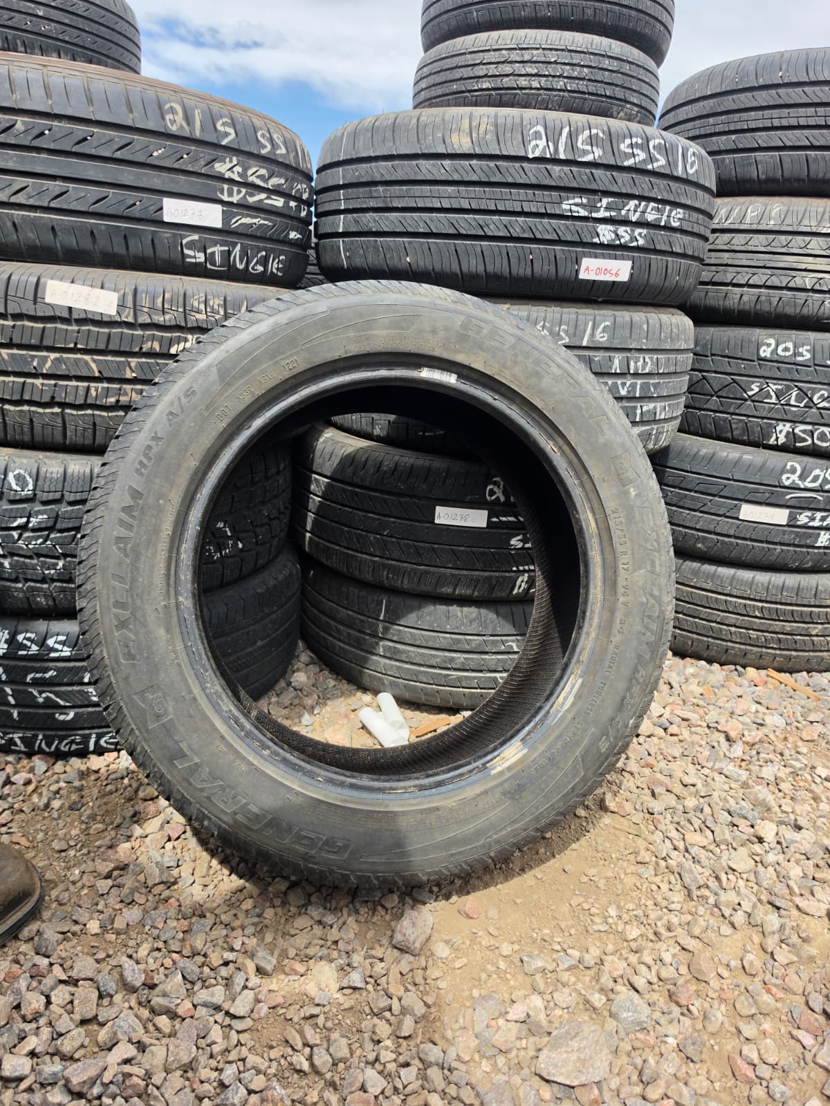 215/55R17 Single (1 Used Tire) General Exclaim HPX