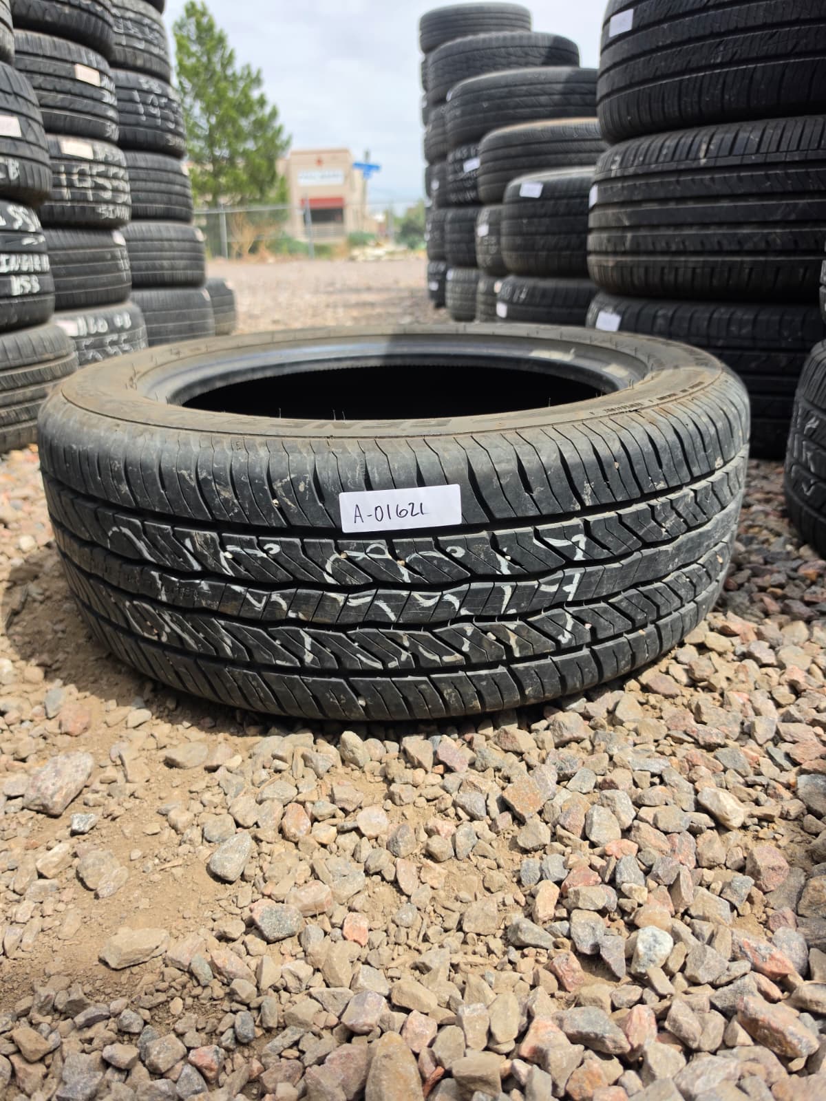 215/55R17 Single (1 Used Tire) General Exclaim HPX