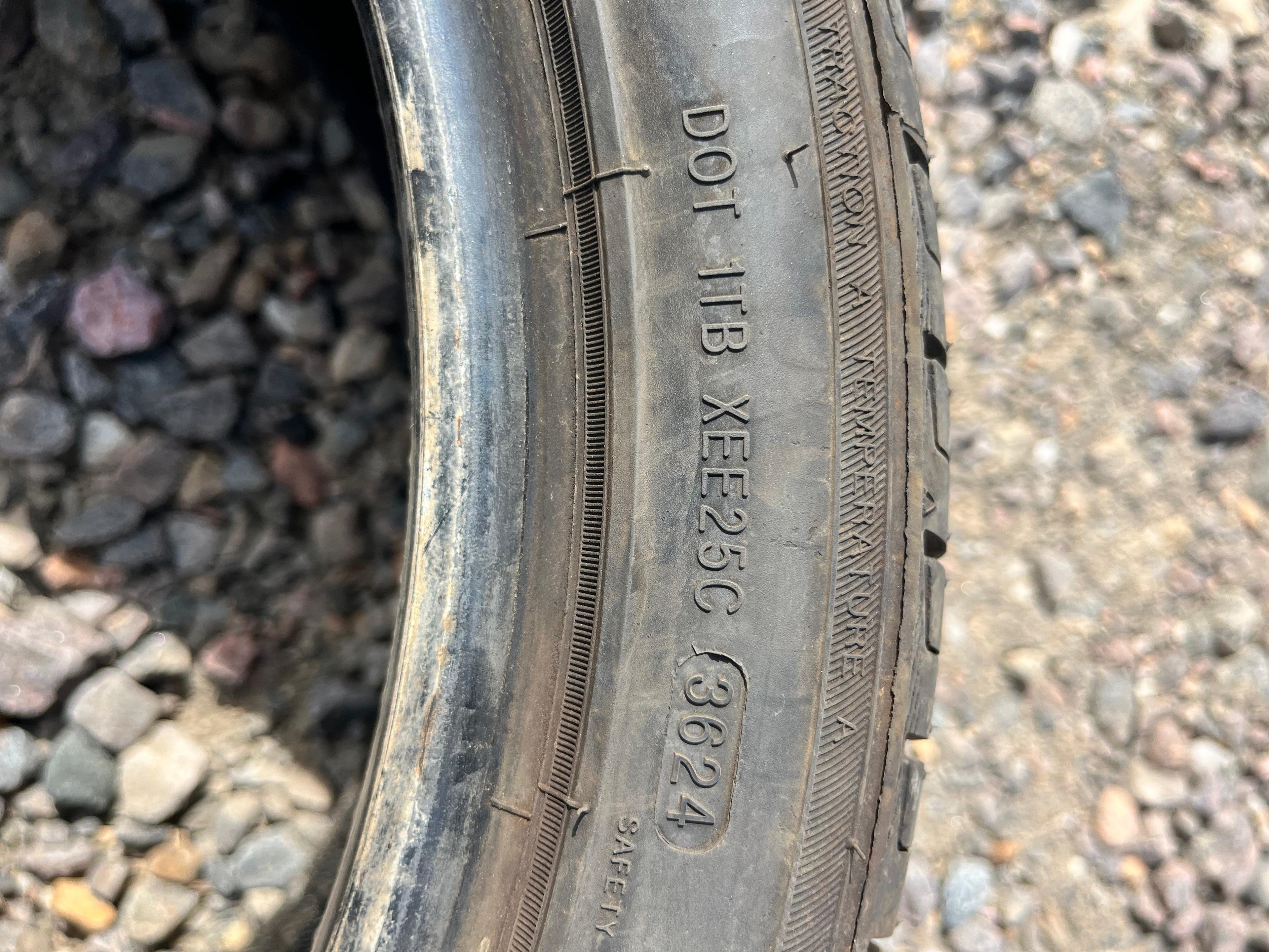 245/45ZR18 Single (1 Used Tire) Sentury UHPT