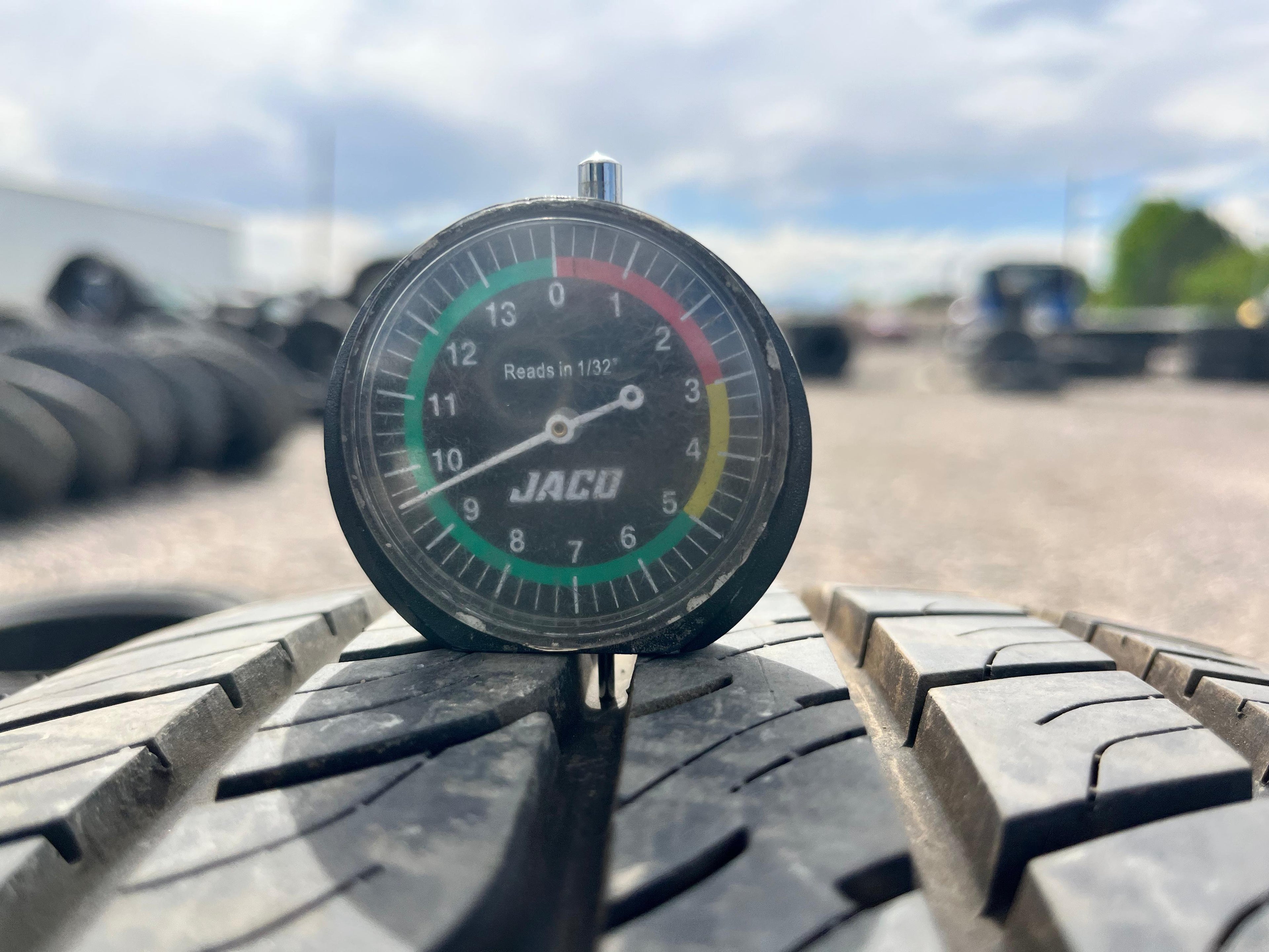P215/45R18 Single (1 Used Tire) Radar Dimax AS-18