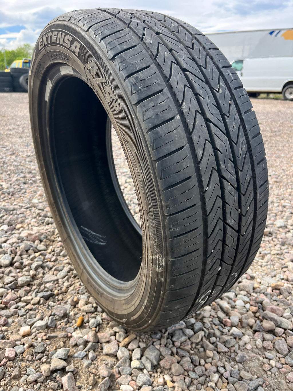 225/50R18 Single (1 Used Tire) TOYO Extensa 2