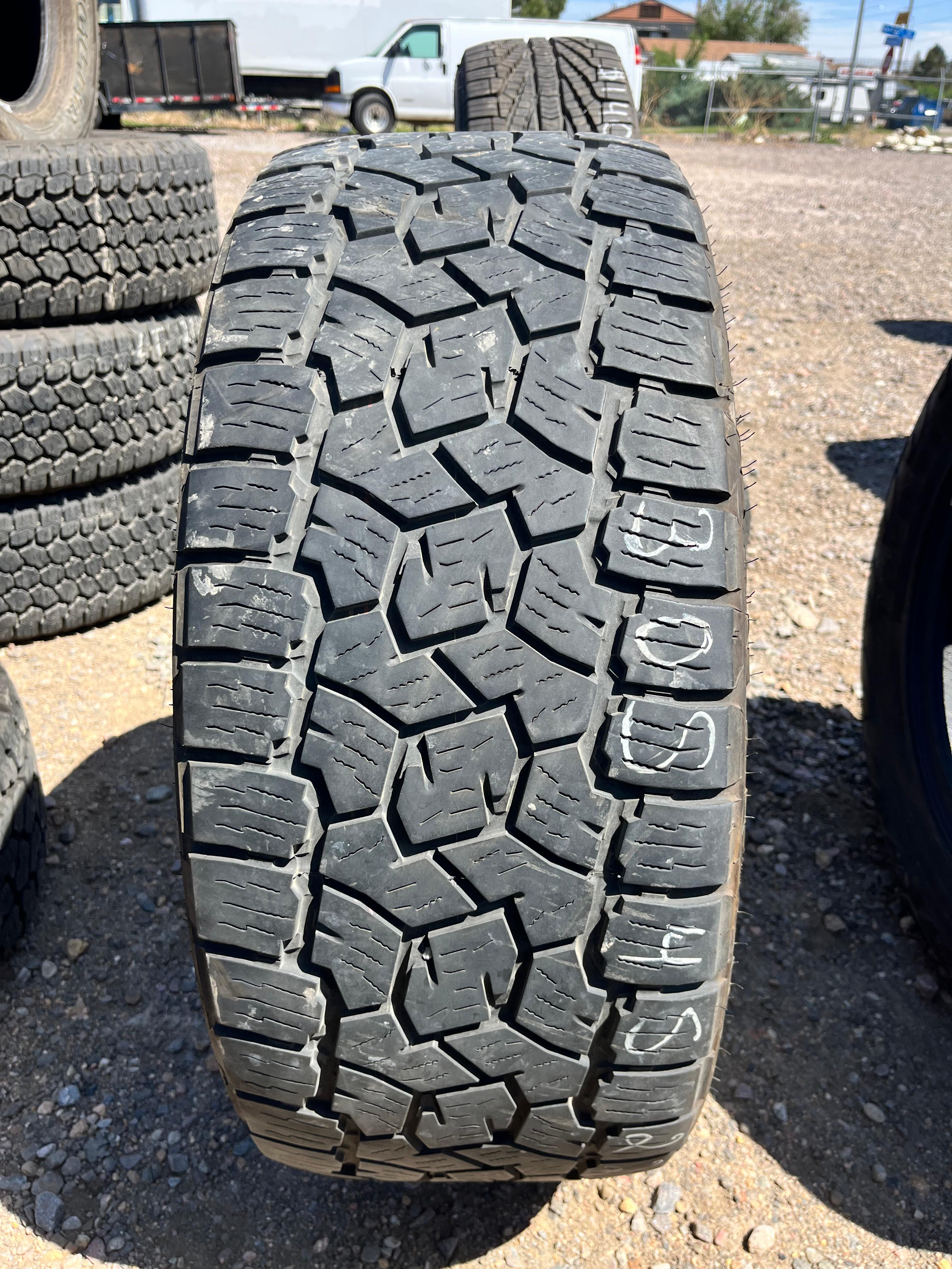 305/45R22 Single (1 Used Tire) Toyo Tires Open Country