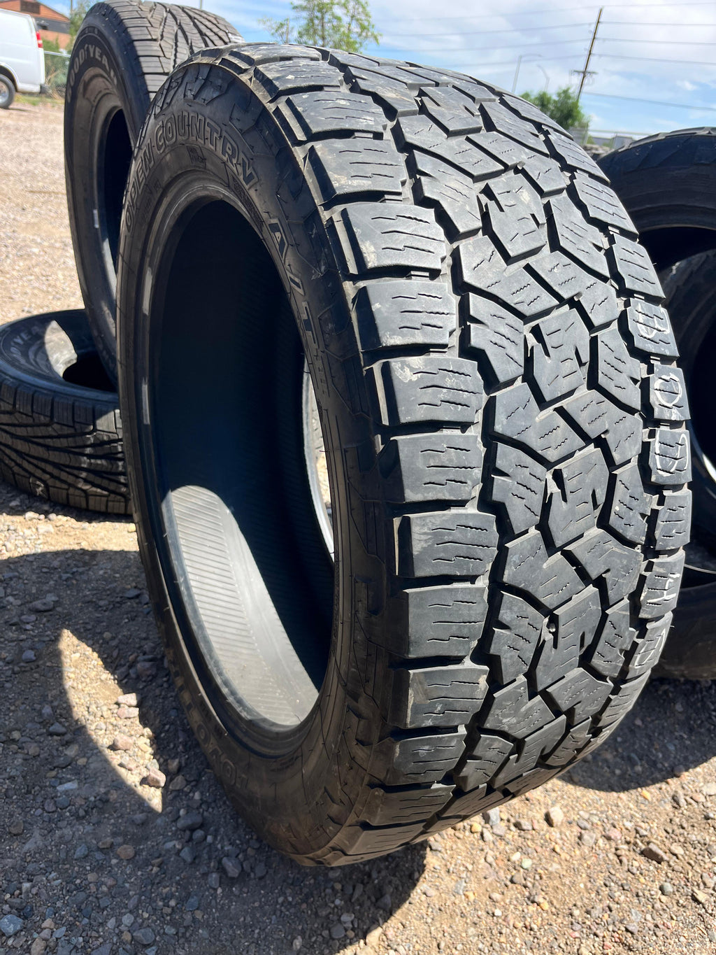 305/45R22 Single (1 Used Tire) Toyo Tires Open Country