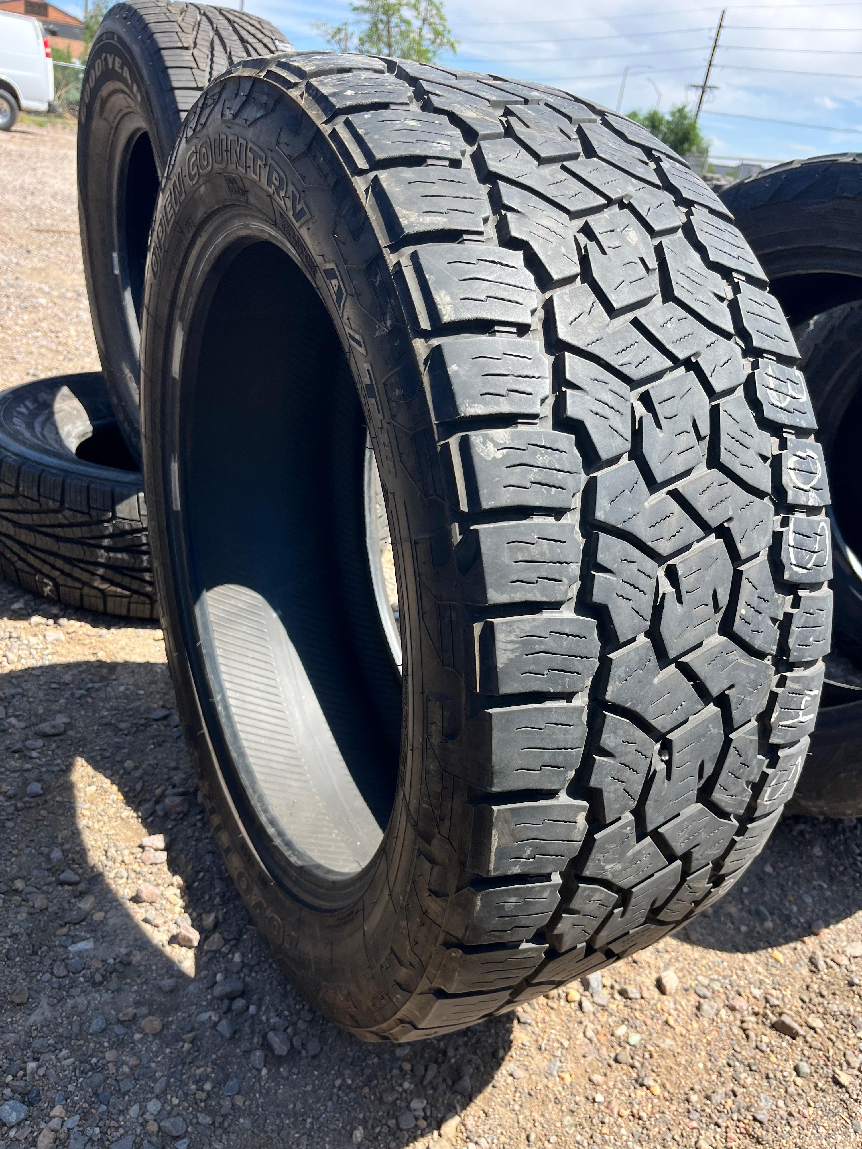305/45R22 Single (1 Used Tire) Toyo Tires Open Country