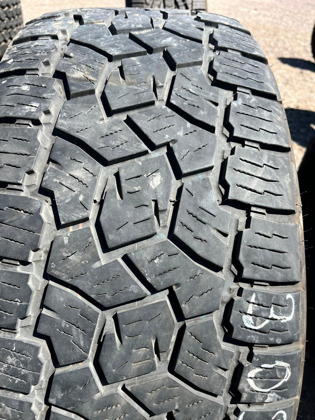 305/45R22 Single (1 Used Tire) Toyo Tires Open Country