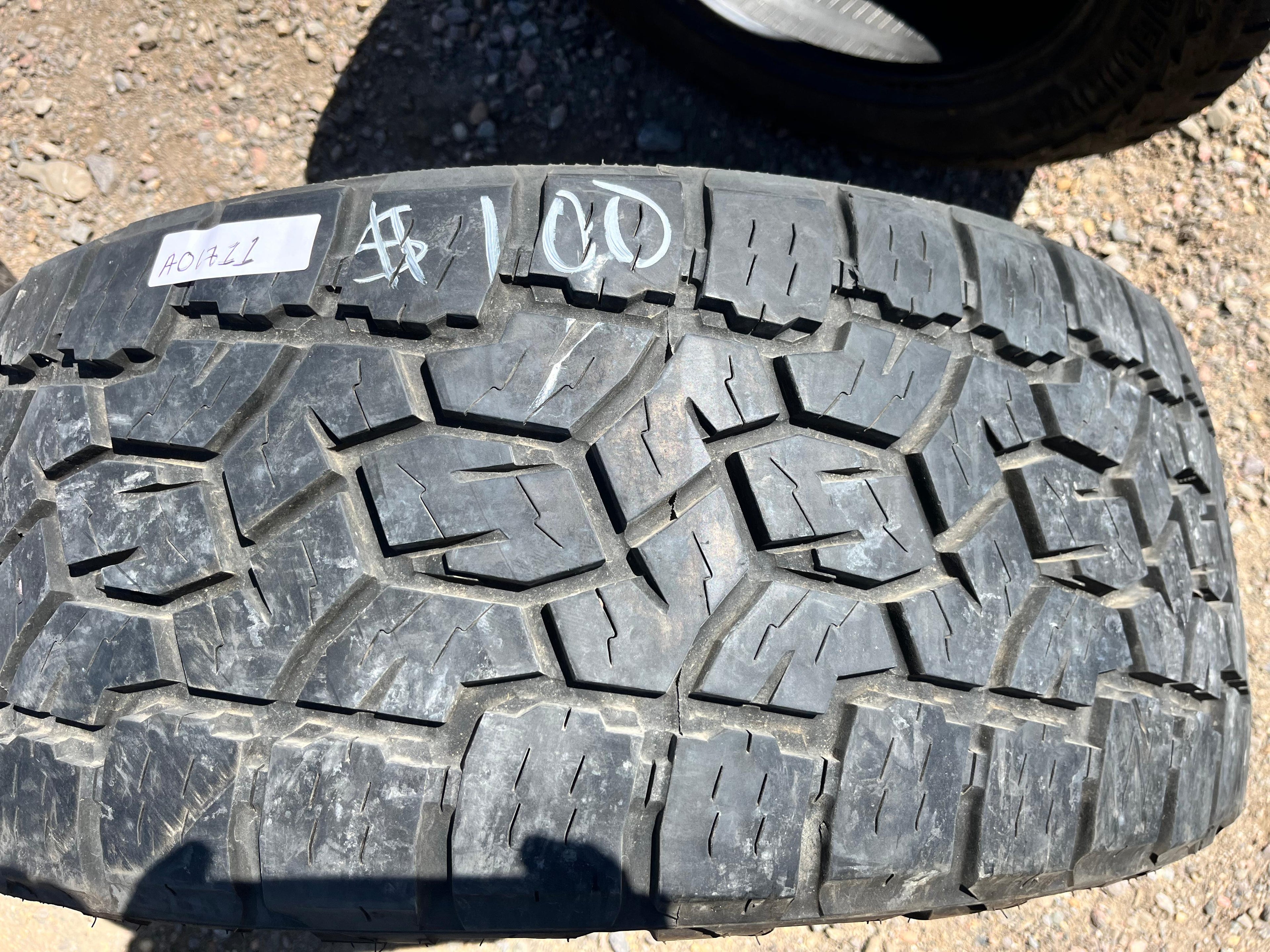 LT285/50R22 Single (1 Used Tire) Toyo Tires Open Country
